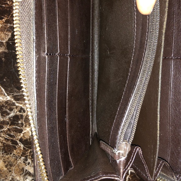 Classic Gucci Wallet - Picture 6 of 7
